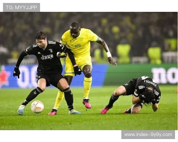 朗斯1-0小胜斯特拉斯堡,加尼乌攻入制胜球 朗斯1-0小胜斯特拉斯堡,加尼乌攻入制胜球